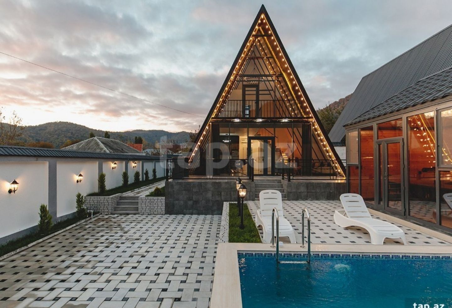 Dəniz mənzərəli bağ evi